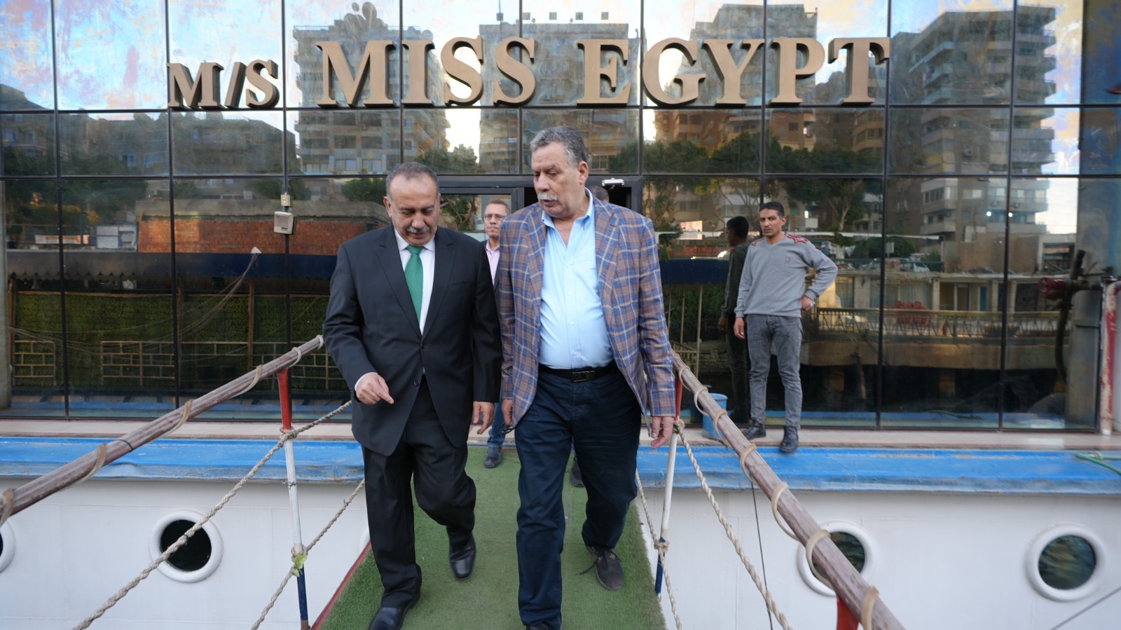 السيد الوزير اللواء هشام أبوالنصر محافظ اسيوط - صورة 1